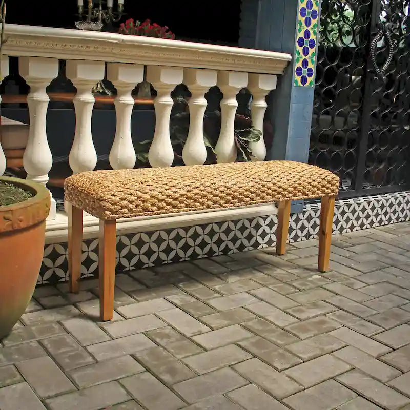 Binnenbank van massief hout en waterhyacint